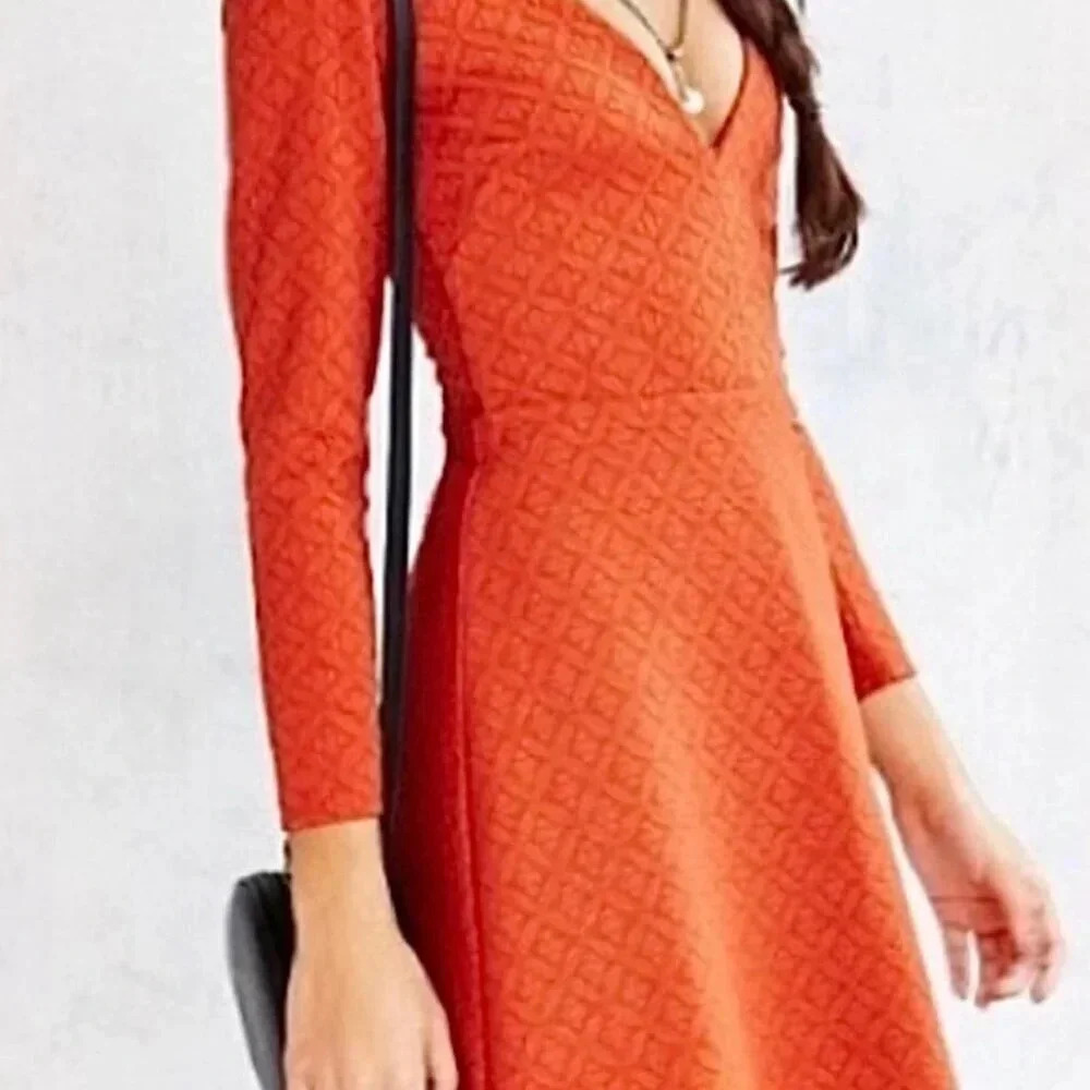 Cooperative || By Urban Outfitters Deep V  Emboss Knit Dress in Harvest Orange M - Picture 4 of 7